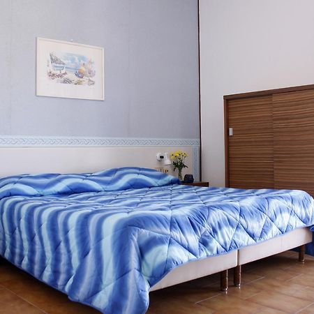 Hotel Eufemia Изола-делле-Феммине Экстерьер фото