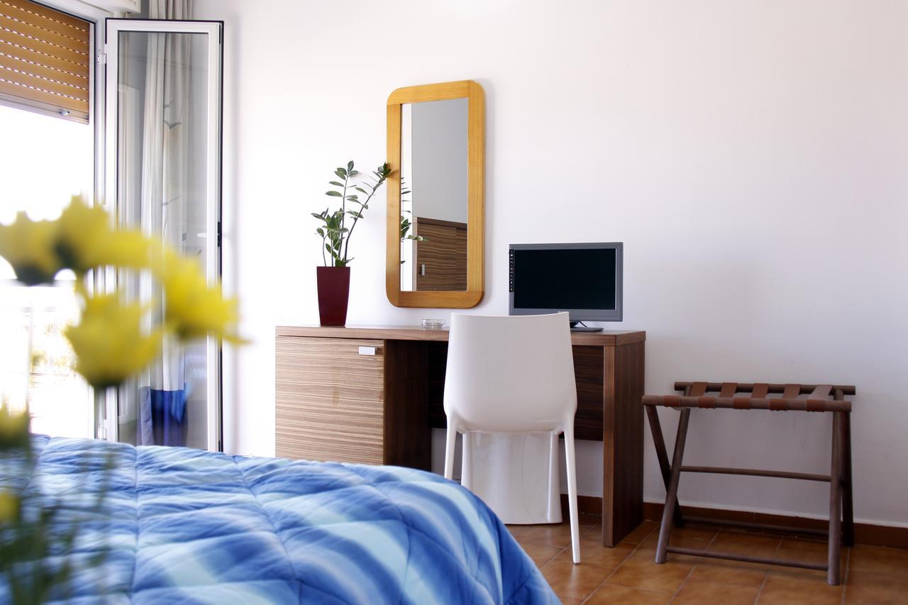 Hotel Eufemia Изола-делле-Феммине Экстерьер фото